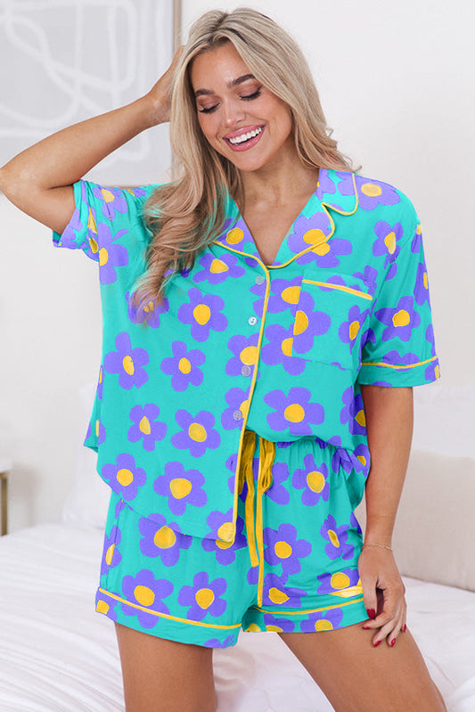 Conjunto de pijama de camisa de manga corta con estampado floral verde