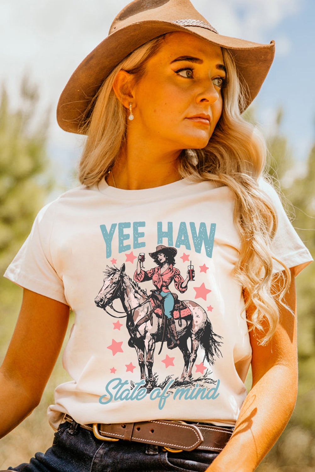 Camiseta con estampado de vaquera "YEE HAW State of mind" blanca, estilo western