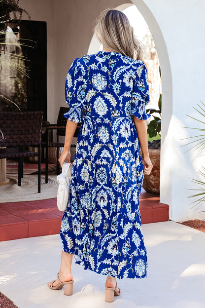 Vestido Largo Azul con Estampado Floral Silvestre, Cuello con Volantes y Manga Media