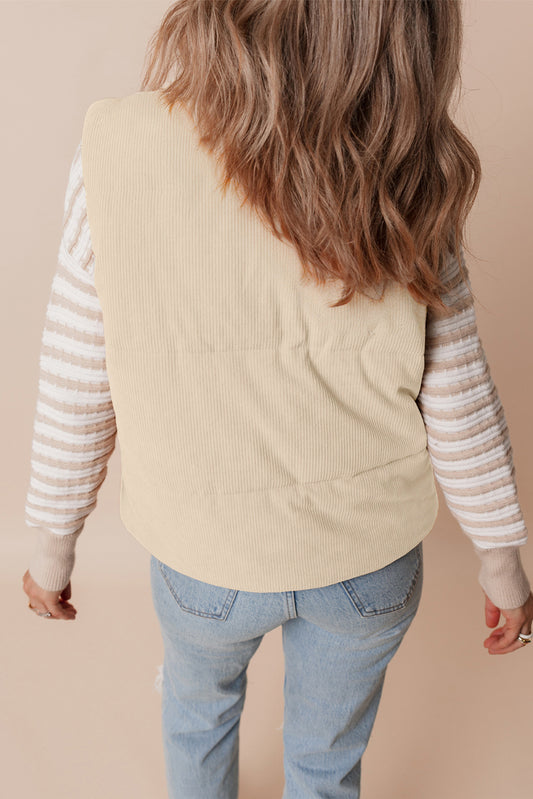 Chaleco acolchado de pana beige con cuello alto y cremallera