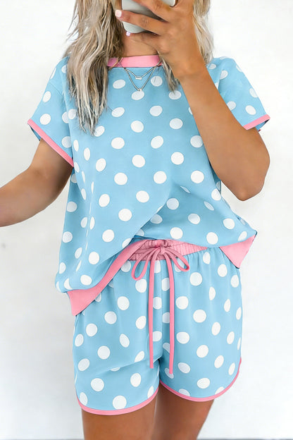Conjunto casual corto azul cielo con lunares y borde en contraste