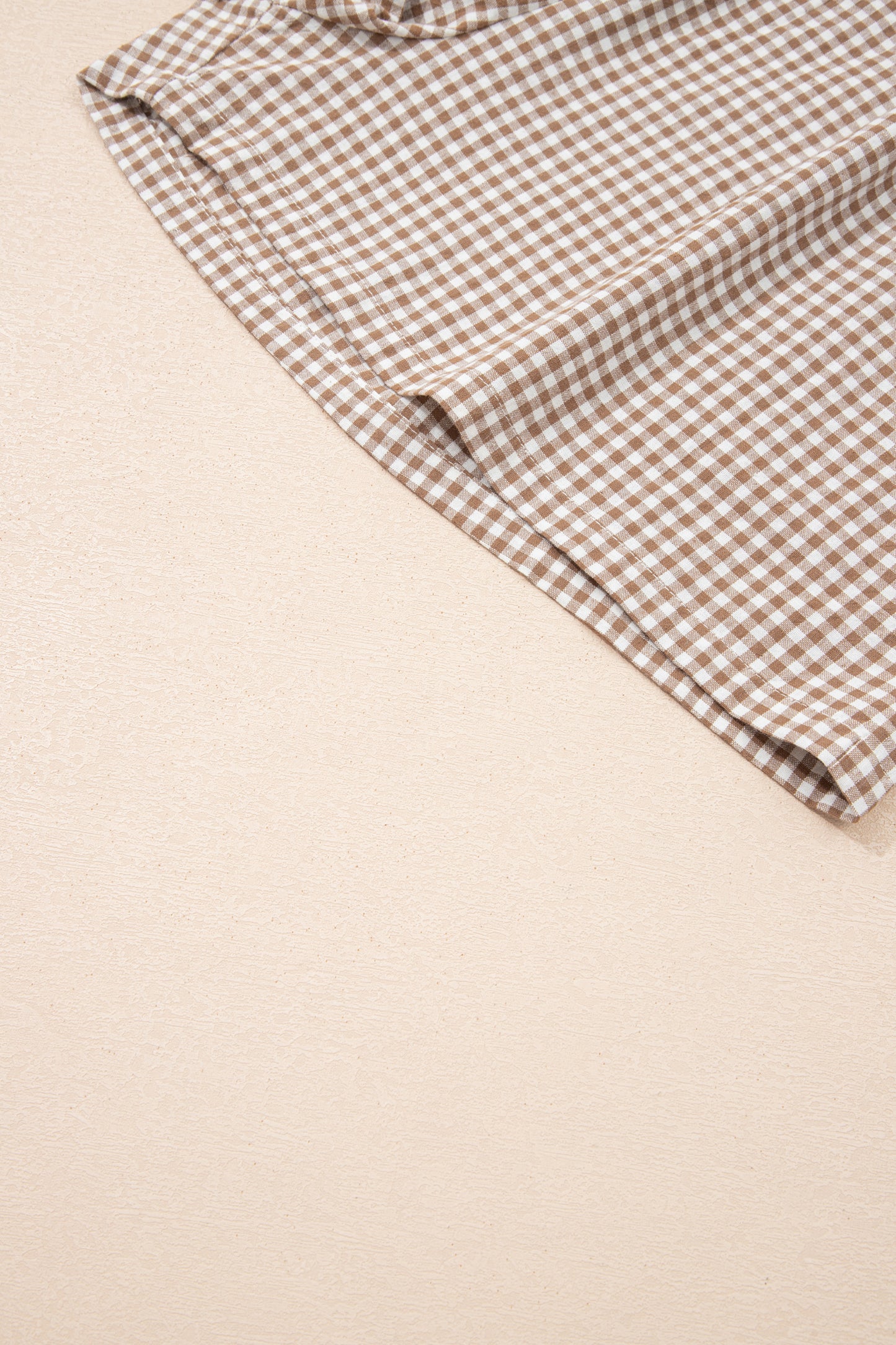 Pantalones cortos de talla grande con estampado de cuadros y ribete en contraste caqui