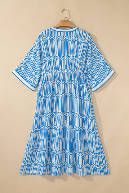 Vestido largo con estampado geométrico de talla grande en azul cielo con ribete en contraste y cuello en V de manga pulsera