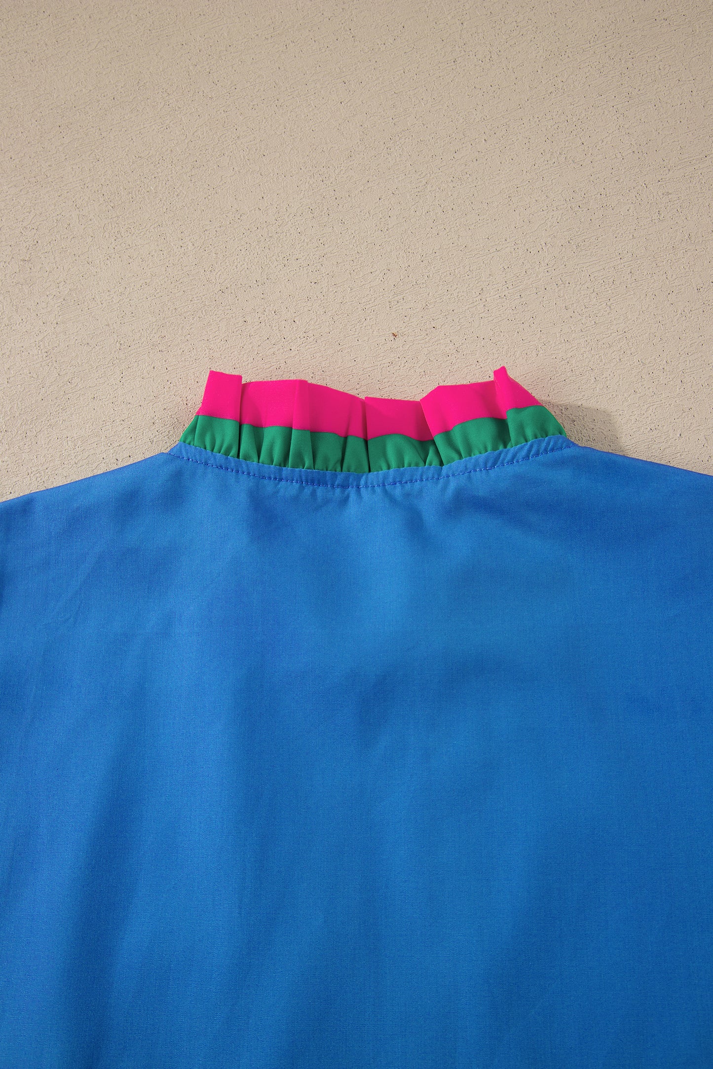 Blusa de manga corta con volantes, cuello con volantes a rayas azul cielo