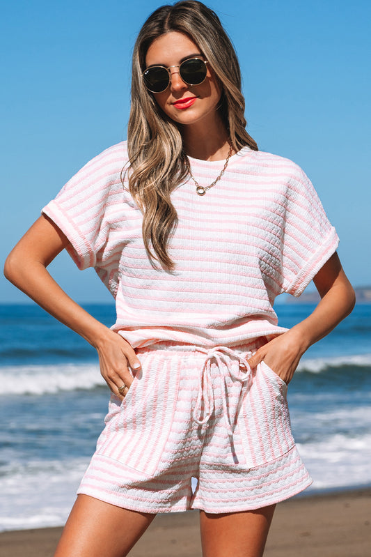 Conjunto de top de punto de manga corta a rayas rosas y shorts con cordón
