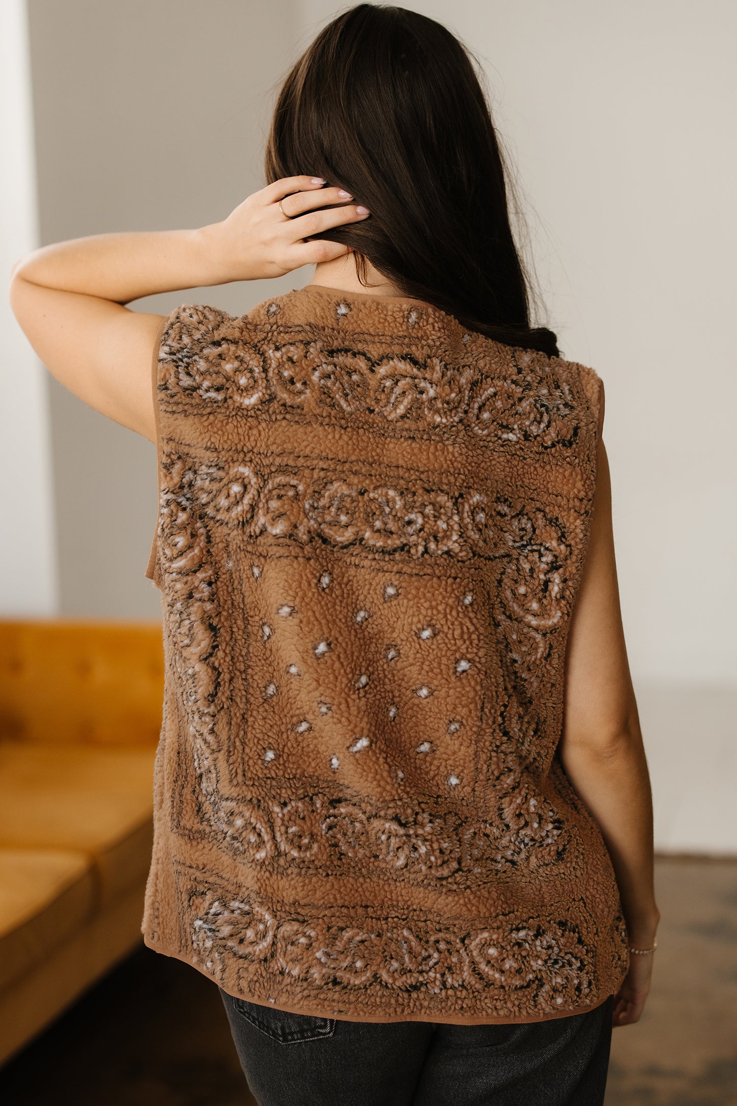 Chaleco tipo chaqueta con estampado de cachemira sherpa marrón con bolsillos, estilo Western