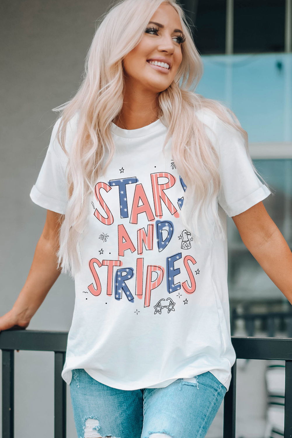 Camiseta gráfica con cuello redondo y estampado de BARRAS Y ESTRELLAS blanca