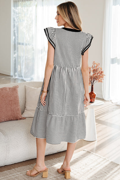 Vestido midi con cuello en V, manga corta con doble volante, ribete de contraste y rayas negras
