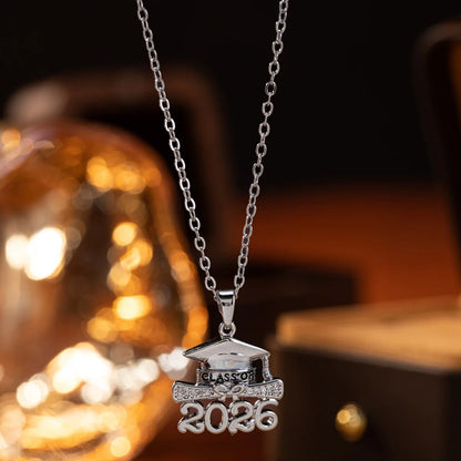 1 Collar con colgante de gorro de graduación con circonita y cadena de cobre de onda de agua para mujer, joyería diaria, de playa y para fiesta