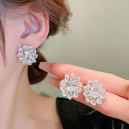 Pendientes de flor de oro blanco con cristales y pedrería en engaste de garra, joyería romántica de boda para mujer
