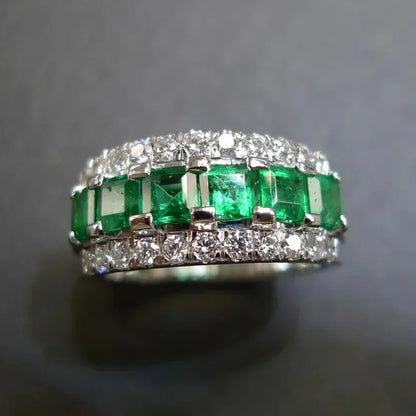 European and American Anniversary Couple Gift: European and American New Geometric Ring Luxury Green Zircon Accessory