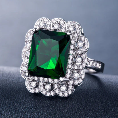 European and American Anniversary Couple Gift: European and American New Geometric Ring Luxury Green Zircon Accessory