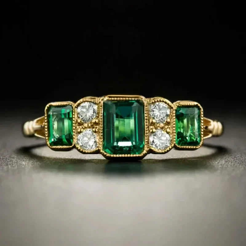 European and American Anniversary Couple Gift: European and American New Geometric Ring Luxury Green Zircon Accessory