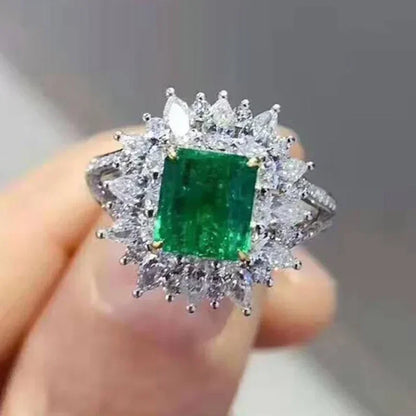 European and American Anniversary Couple Gift: European and American New Geometric Ring Luxury Green Zircon Accessory