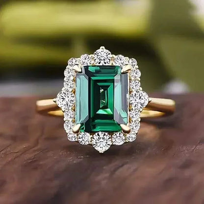 European and American Anniversary Couple Gift: European and American New Geometric Ring Luxury Green Zircon Accessory