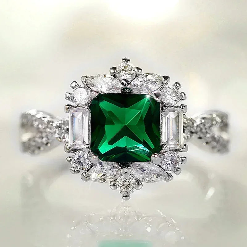 European and American Anniversary Couple Gift: European and American New Geometric Ring Luxury Green Zircon Accessory