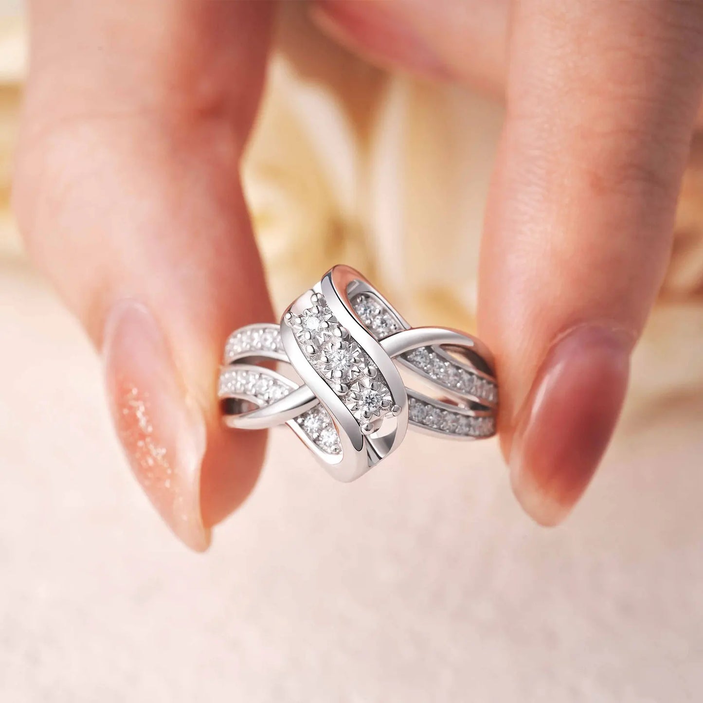 Newshe Anillos de compromiso de plata 925 para mujer, diseño de nudo único, circonita cúbica brillante AAAAA, anillo llamativo