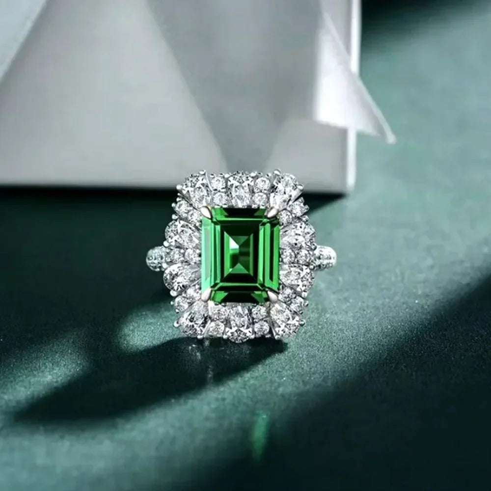 European and American Anniversary Couple Gift: European and American New Geometric Ring Luxury Green Zircon Accessory