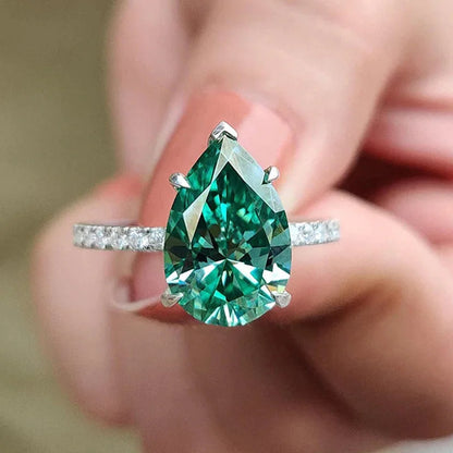 European and American Anniversary Couple Gift: European and American New Geometric Ring Luxury Green Zircon Accessory