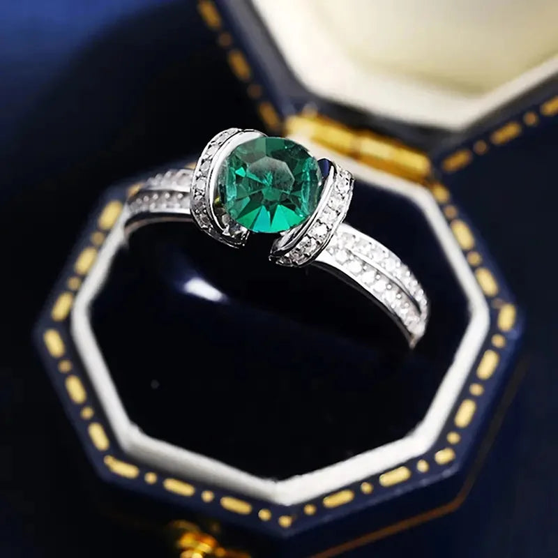 European and American Anniversary Couple Gift: European and American New Geometric Ring Luxury Green Zircon Accessory