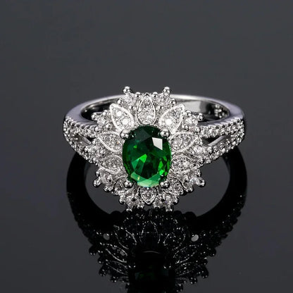European and American Anniversary Couple Gift: European and American New Geometric Ring Luxury Green Zircon Accessory