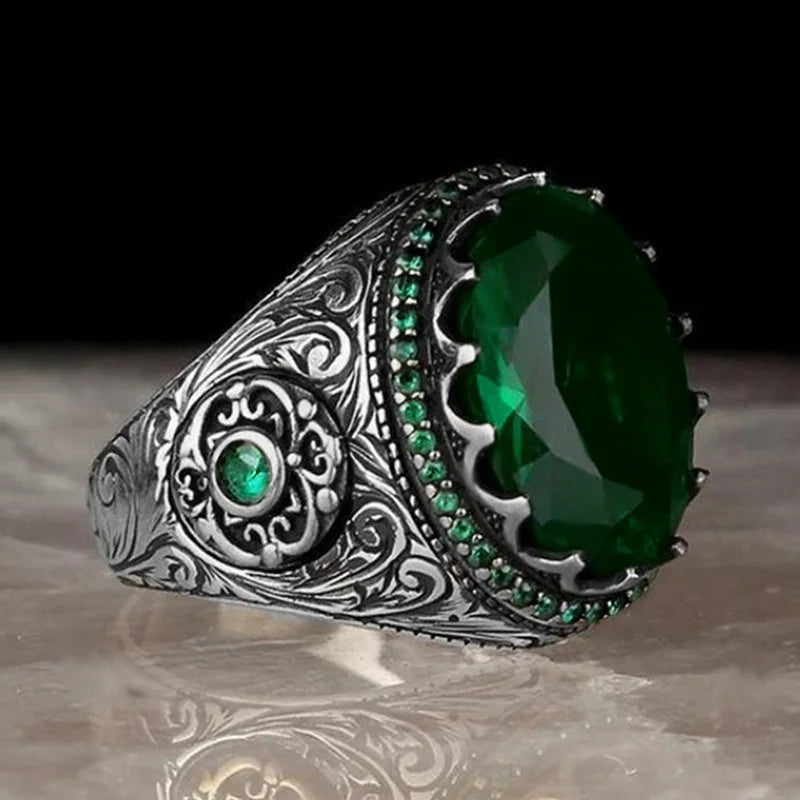European and American Anniversary Couple Gift: European and American New Geometric Ring Luxury Green Zircon Accessory