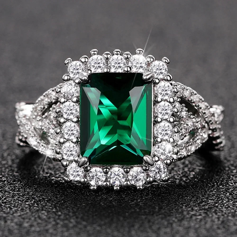 European and American Anniversary Couple Gift: European and American New Geometric Ring Luxury Green Zircon Accessory