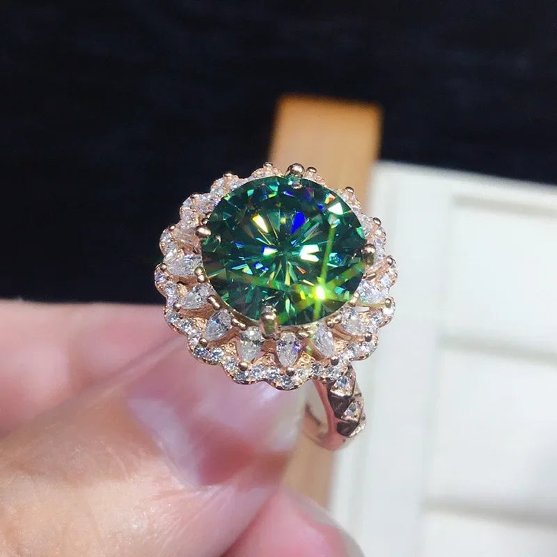 European and American Anniversary Couple Gift: European and American New Geometric Ring Luxury Green Zircon Accessory