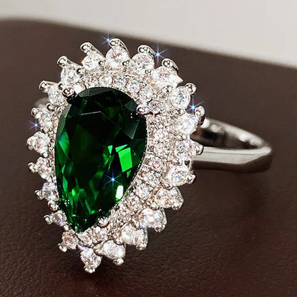European and American Anniversary Couple Gift: European and American New Geometric Ring Luxury Green Zircon Accessory