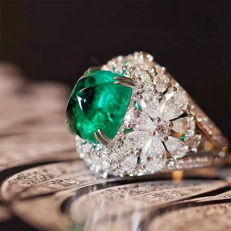 European and American Anniversary Couple Gift: European and American New Geometric Ring Luxury Green Zircon Accessory