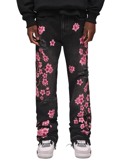 Vaqueros rotos de hombre de moda con parches de bordado floral, vaqueros acampanados desgastados de estilo urbano de tendencia