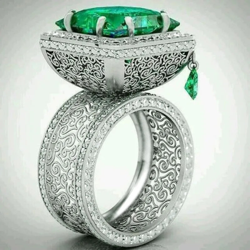 European and American Anniversary Couple Gift: European and American New Geometric Ring Luxury Green Zircon Accessory