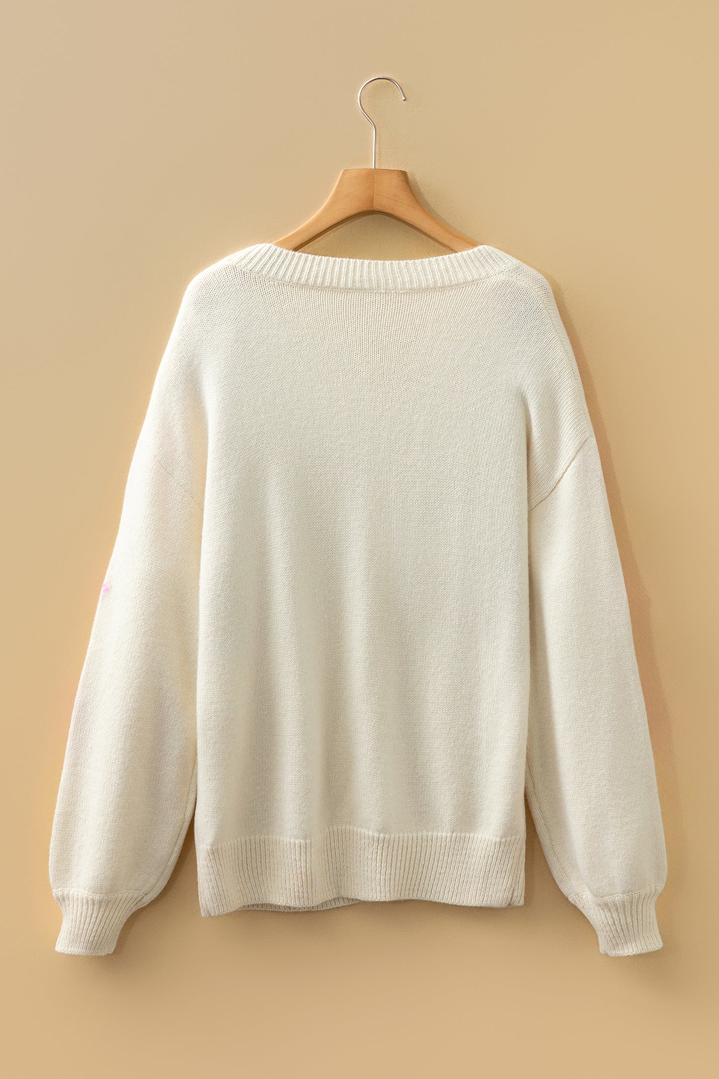 Suéter suelto de cuello redondo con manga floral bordada color beige