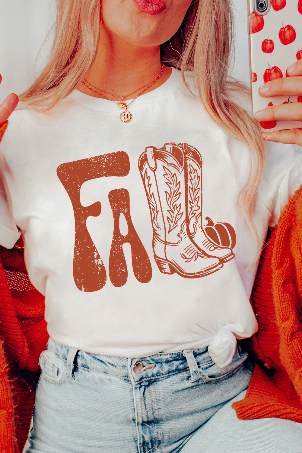 Camiseta gráfica con estampado de botas blancas de otoño y grietas