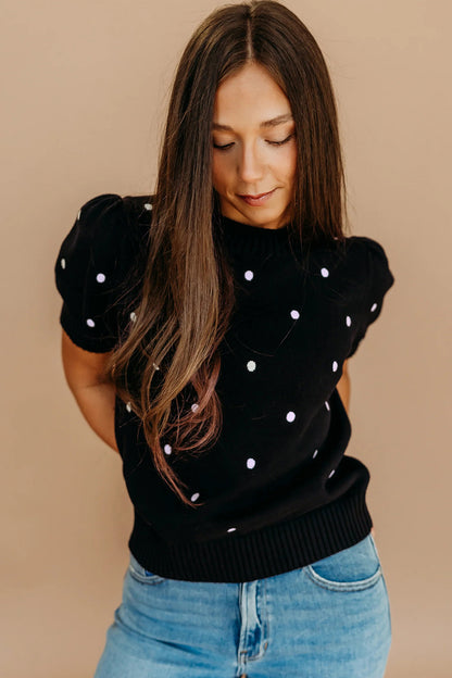Suéter negro elegante de burbujas con lunares y manga corta