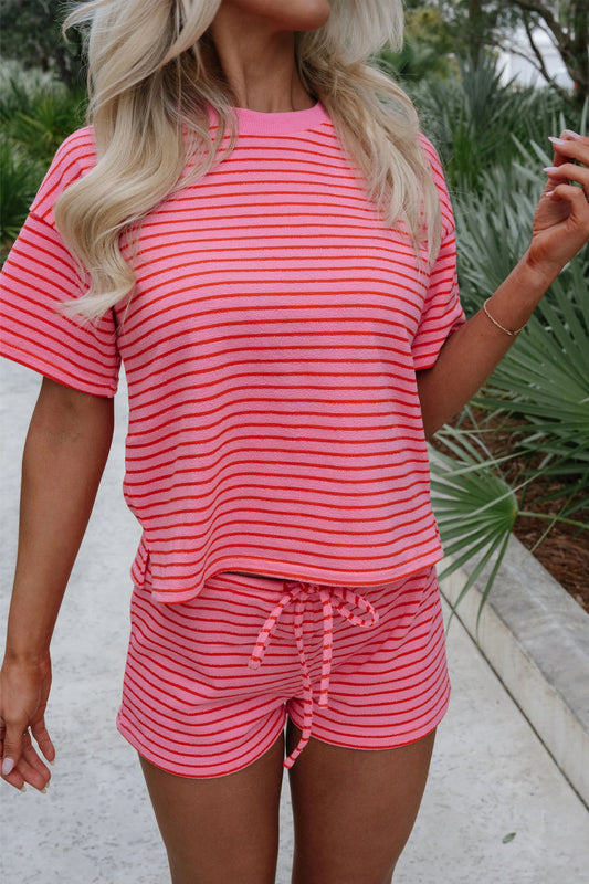 Conjunto de camiseta de punto con abertura lateral Rose Stripe y shorts con cordón