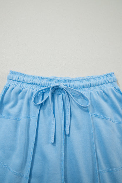 Conjunto de camiseta holgada con hombros caídos y pantalones tipo barril en azul cielo