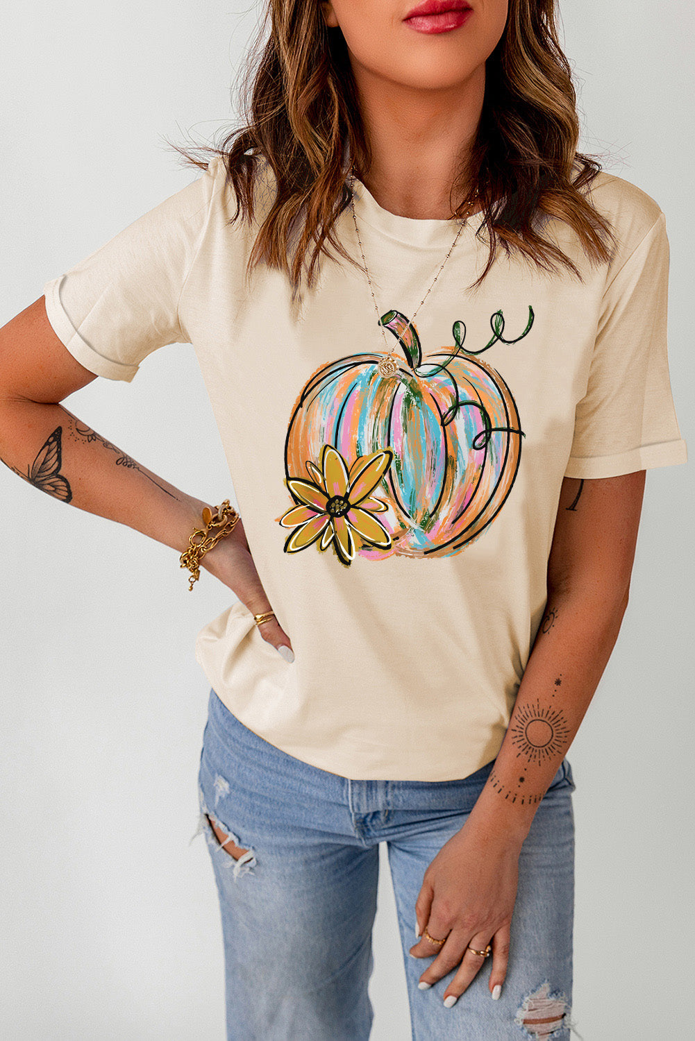 Camiseta color caqui con diseño de calabaza y flores