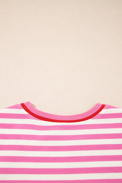 Top de manga corta con ribete en contraste de rayas rosas y shorts sueltos, conjunto casual de 2 piezas
