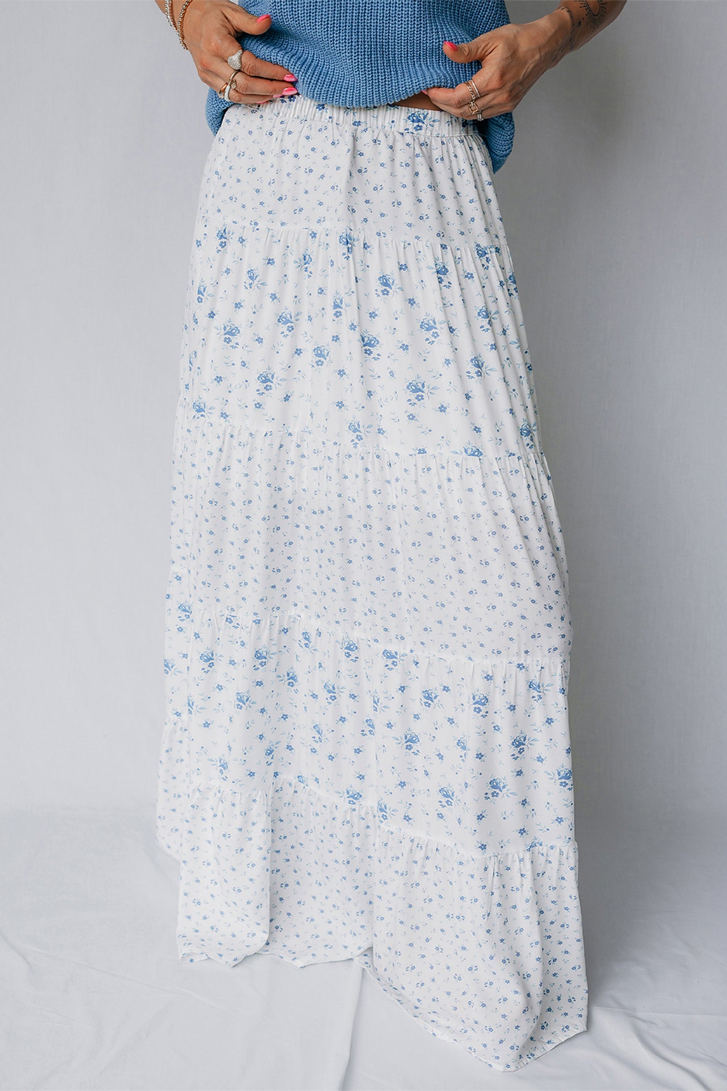 Falda larga bohemia de cintura alta azul cielo con estampado floral pequeño