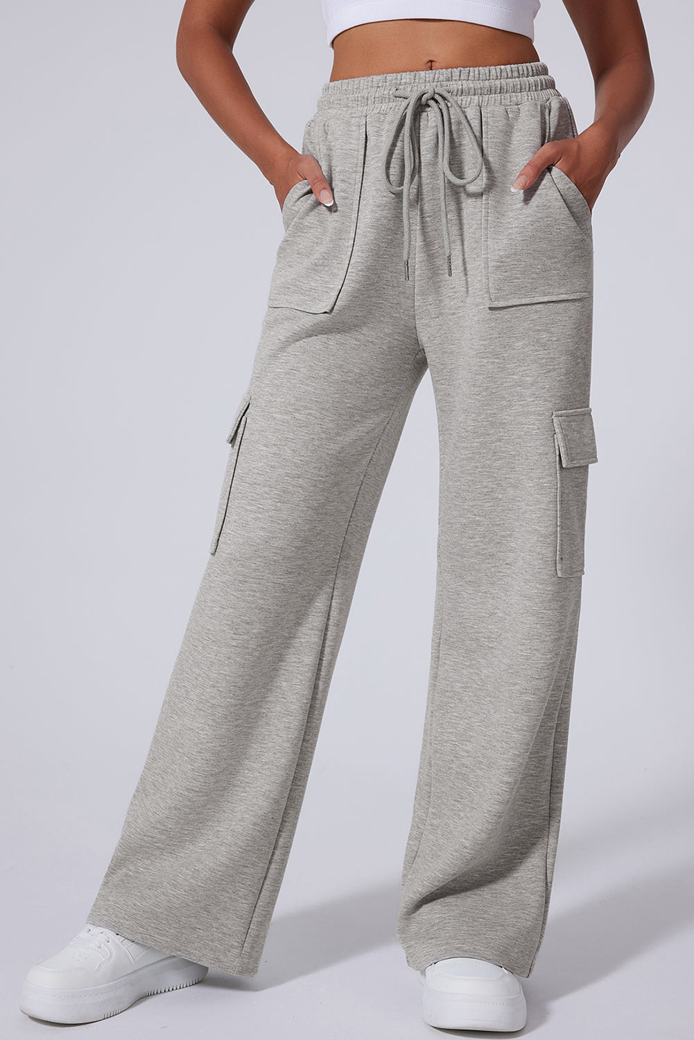 Pantalones de entrenamiento de pierna ancha, cintura alta con cordones y múltiples bolsillos, gris claro