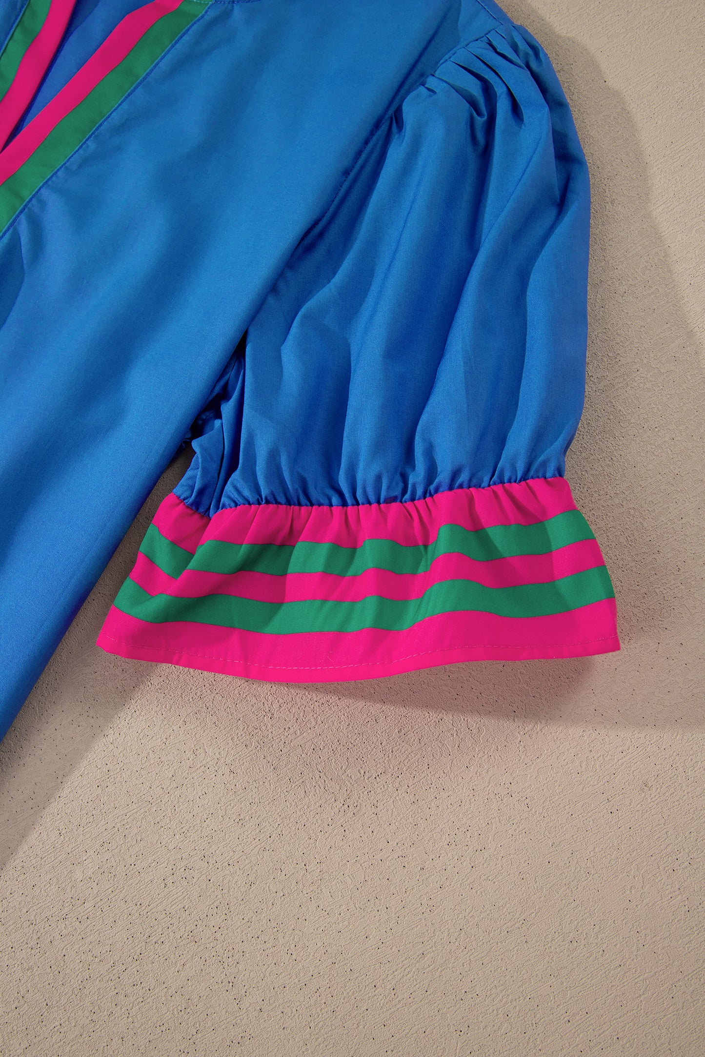 Blusa de manga corta con volantes, cuello con volantes a rayas azul cielo