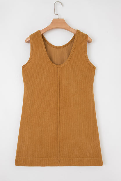 Minivestido de pana beige sin mangas con bolsillos de parche