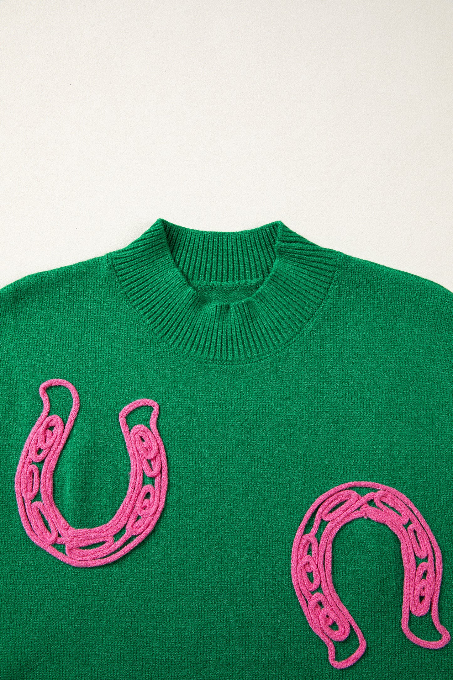 Suéter de manga corta con cuello simulado, ribete acanalado y herraduras con cordones en verde brillante