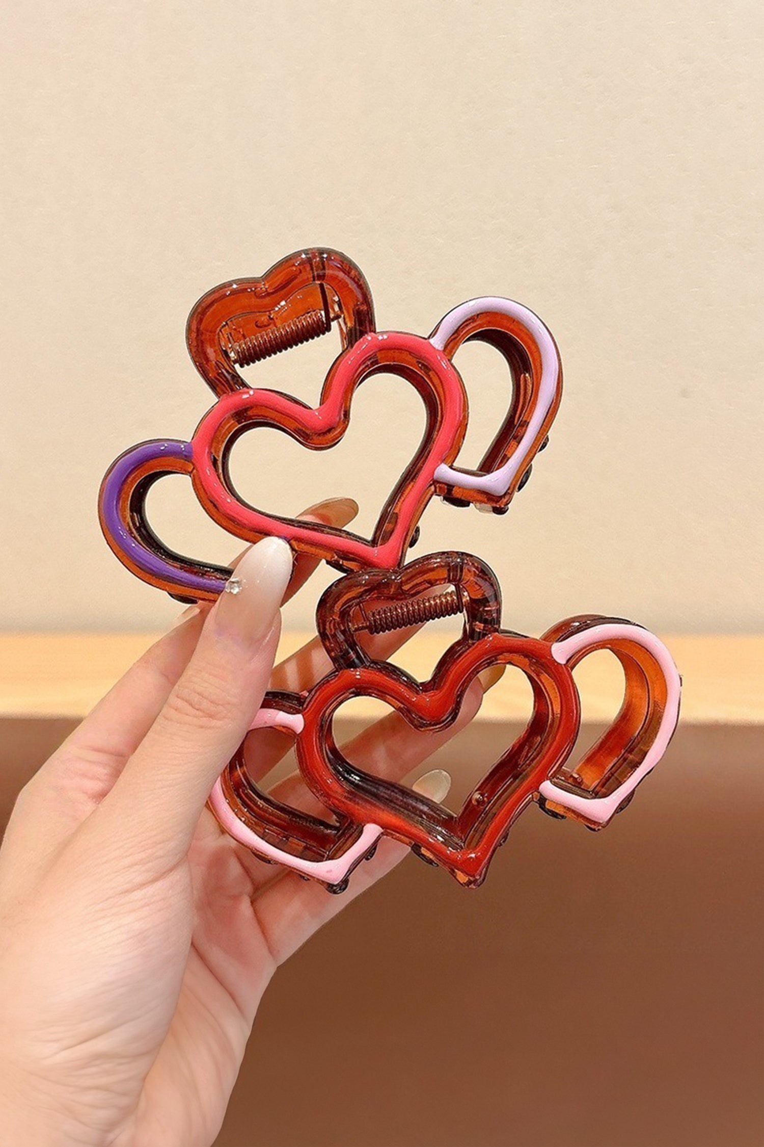 Bonbon Hollowed Heart Design Color Contrasted Acrylic Hair Claw Clip - Snoopy's Closet
