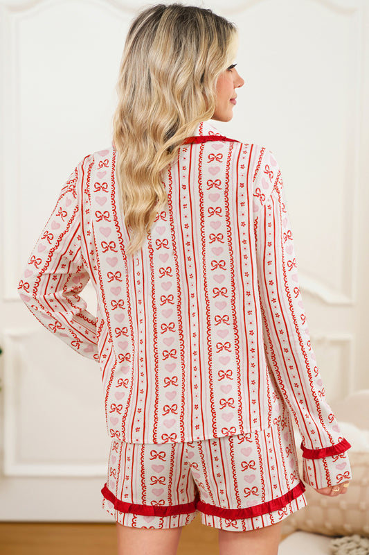 Conjunto de pijama de camisa de manga larga y pantalón corto con estampado de corazón floral dulce rojo y ribete en contraste