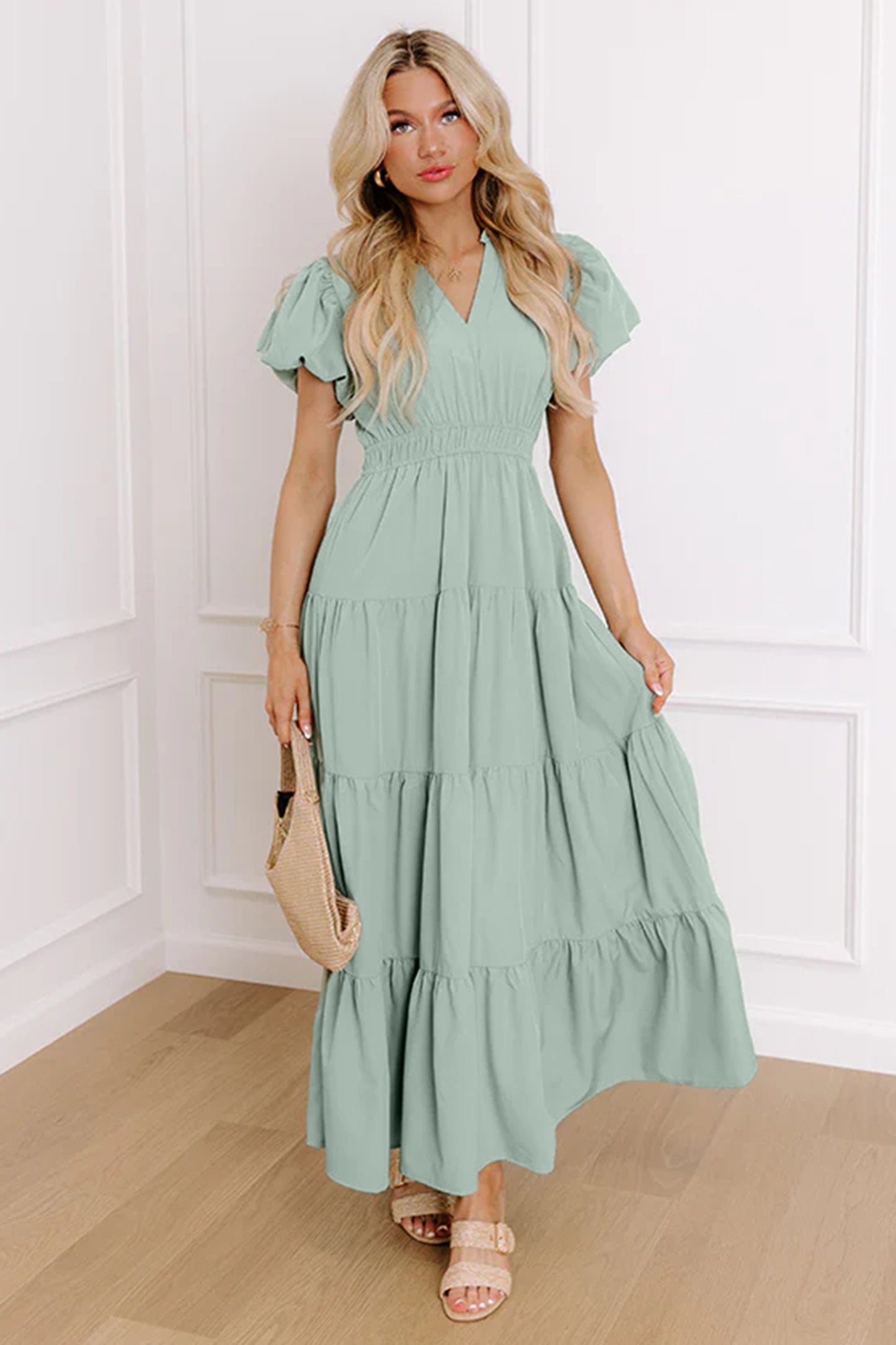 Vestido maxi escalonado de cintura alta con cuello en V y manga corta abullonada en color sólido Aqua claro