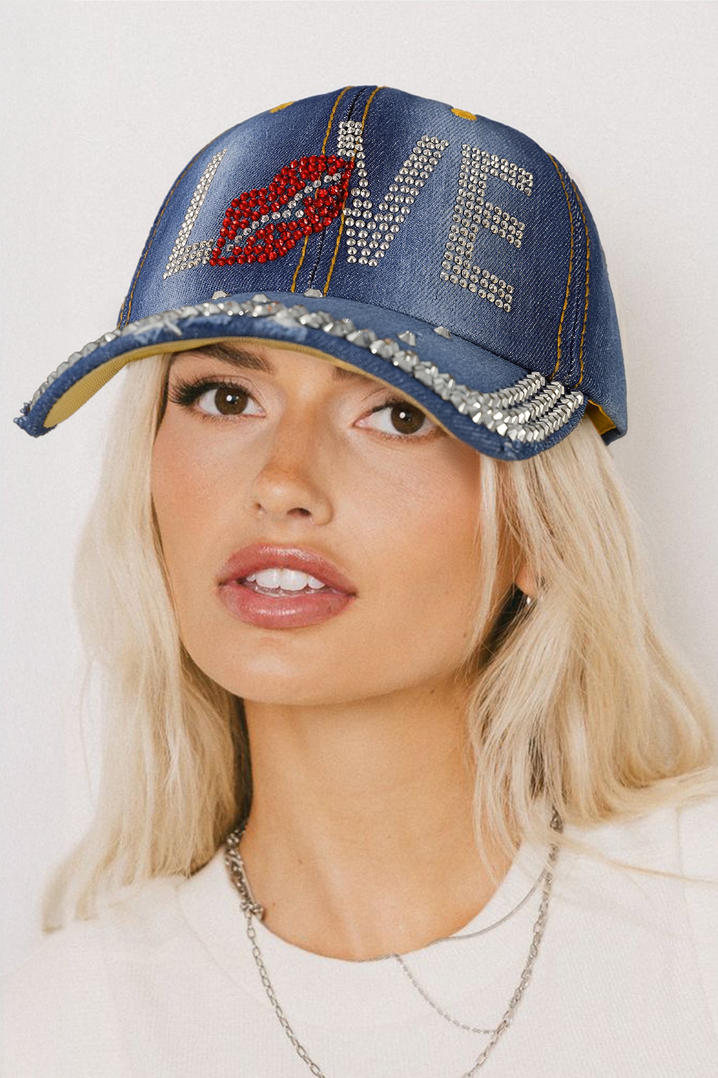Gorra de béisbol de mezclilla Ashleigh con labio LOVE adornado con diamantes de imitación azules