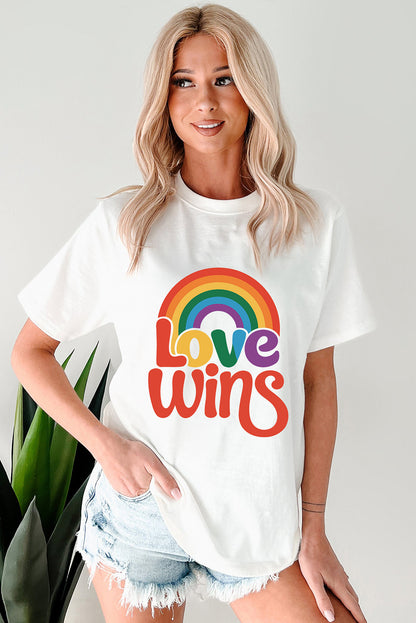 Camiseta informal con gráfico de arcoíris "Love Wins" en blanco