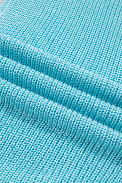 Chaleco de punto en color azul niebla con cuello de pico y botones delanteros